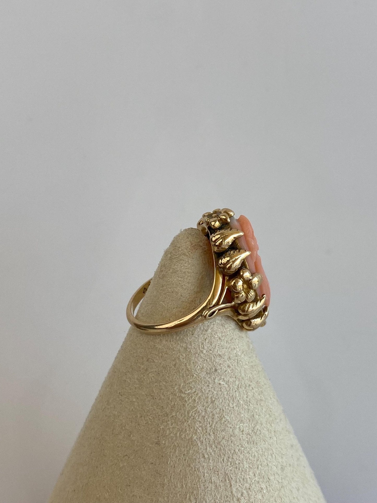 Vintage Solid 10k Yellow Gold Cameo Ring - Size 3