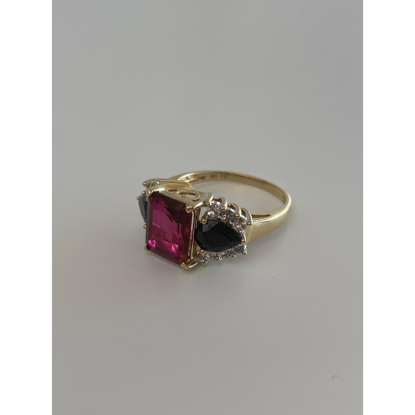 Vintage Solid 10k Yellow Gold Pink Tourmaline Onyx & Clear Quartz Ring - Size 7.75