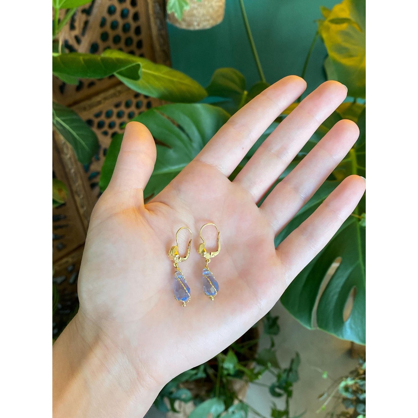 Vintage 18k Yellow Gold Light Blue Cubic Zirconia Dangle Earrings