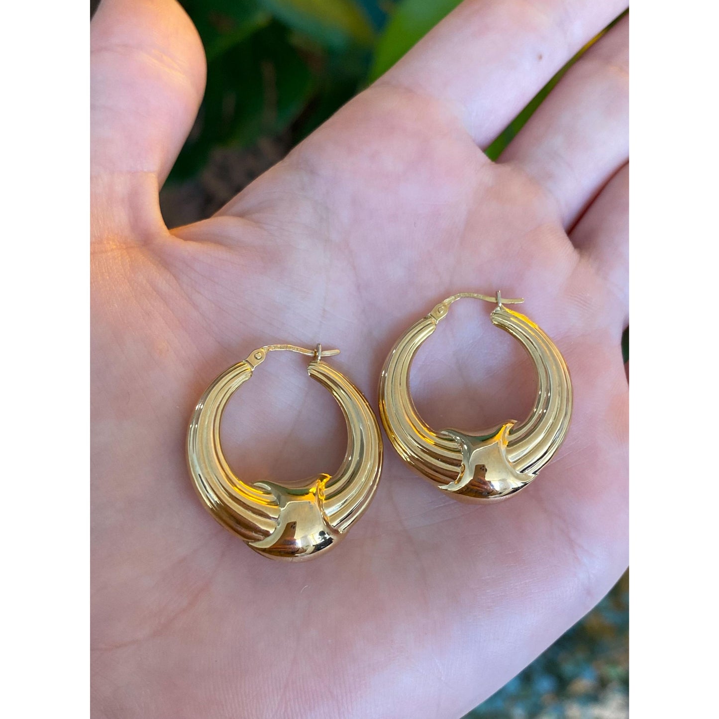 Vintage 14k Yellow Gold Lined Design Hoop Earrings