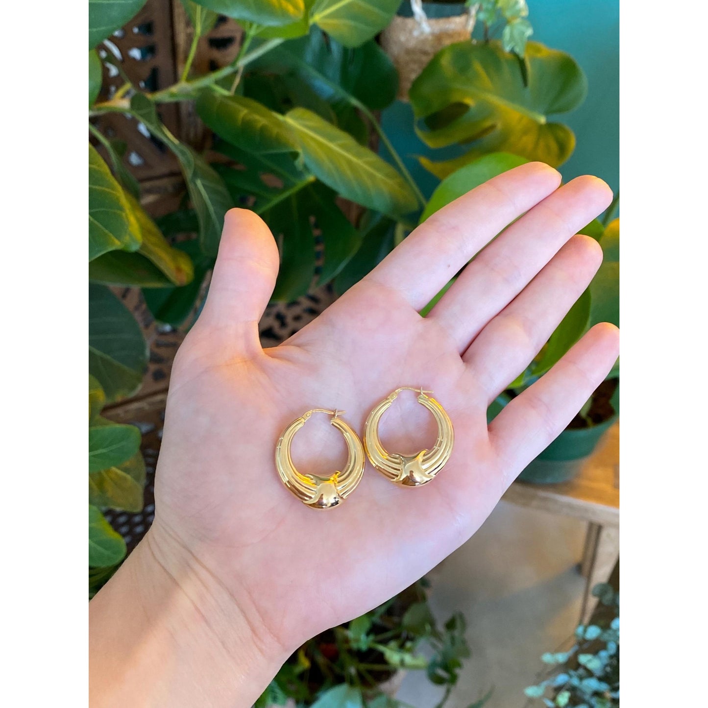 Vintage 14k Yellow Gold Lined Design Hoop Earrings