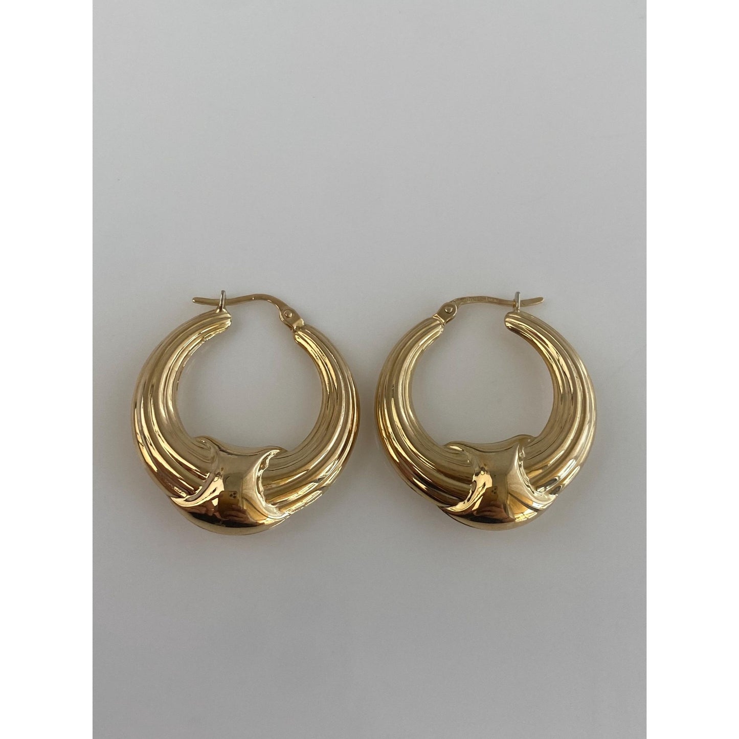 Vintage 14k Yellow Gold Lined Design Hoop Earrings