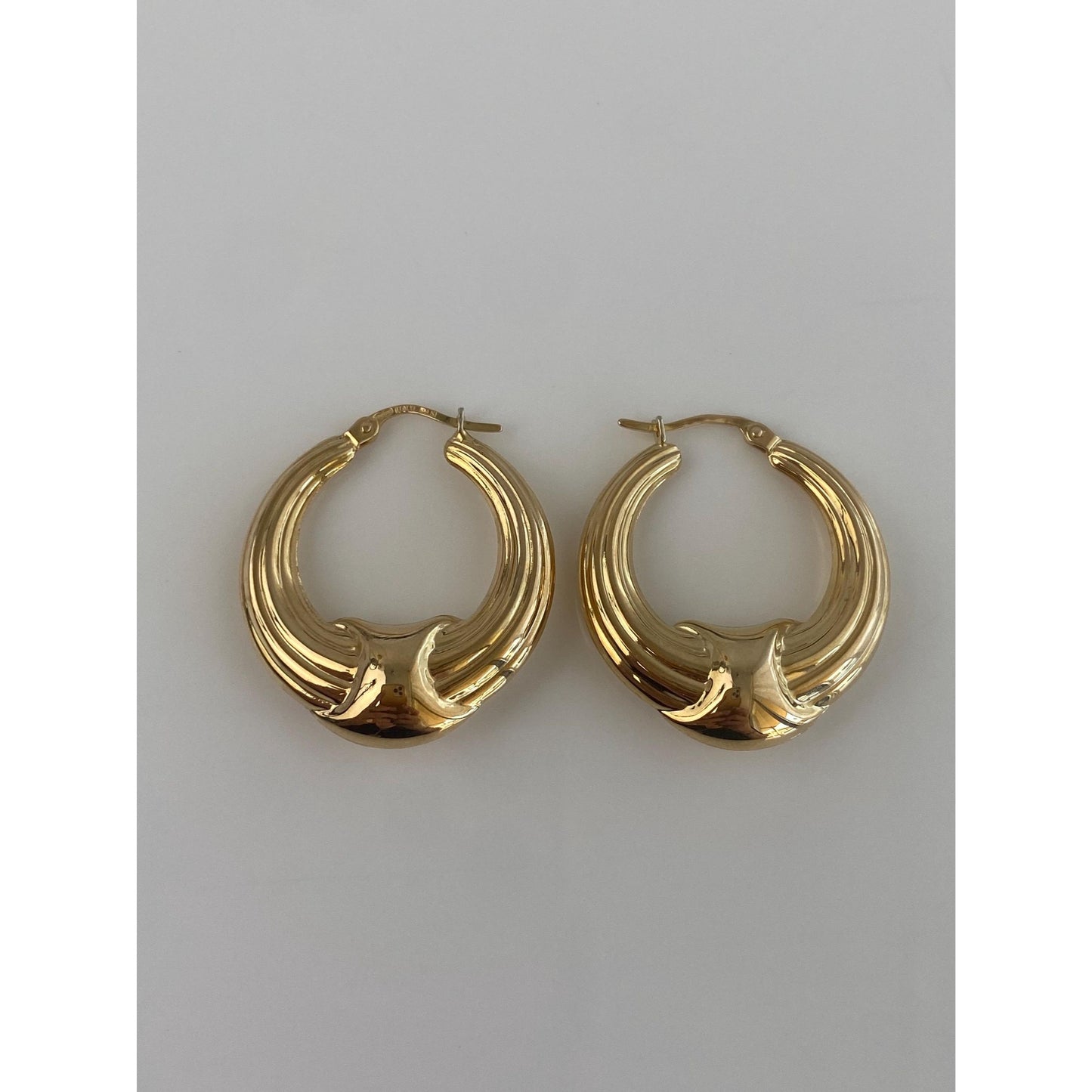 Vintage 14k Yellow Gold Lined Design Hoop Earrings