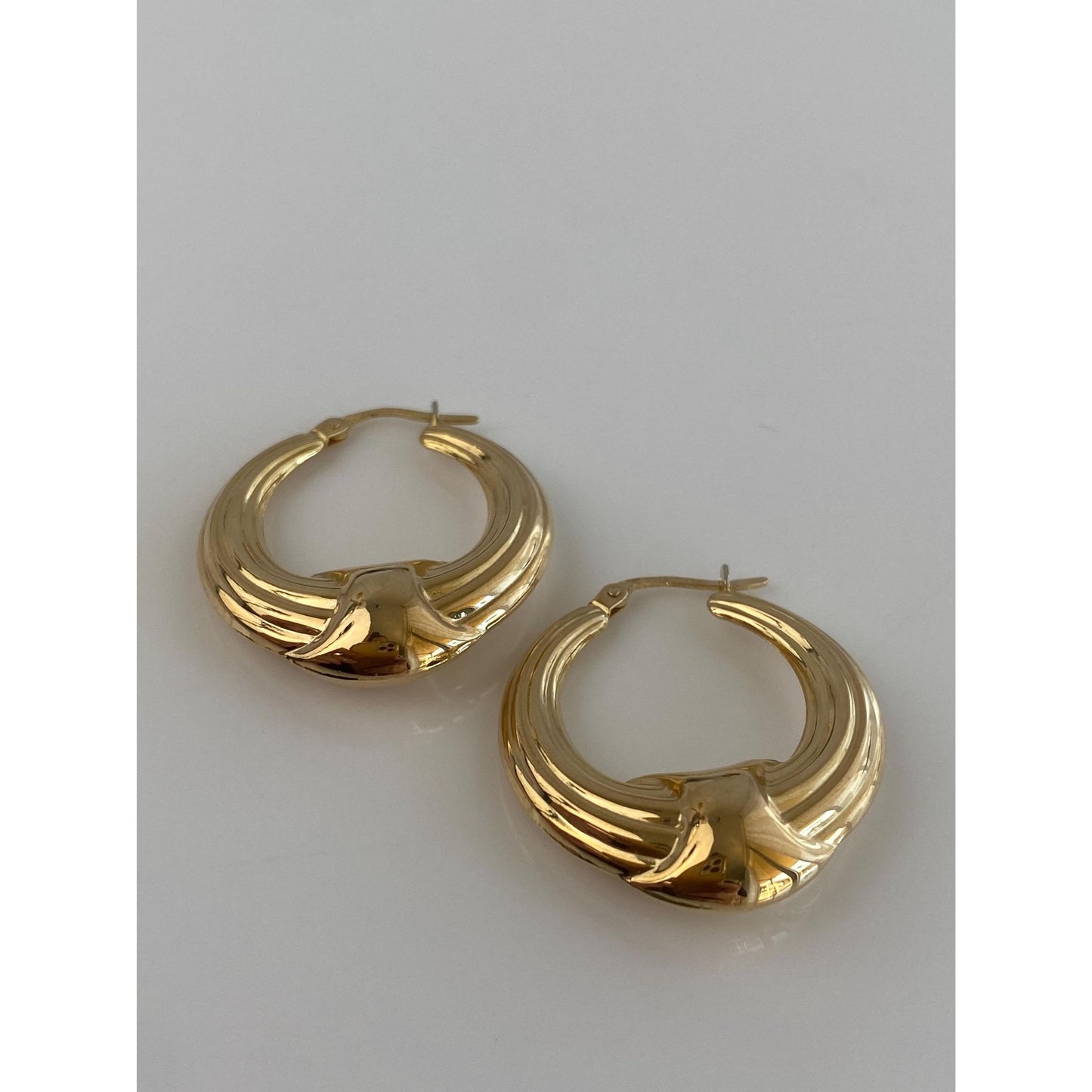 Vintage 14k Yellow Gold Lined Design Hoop Earrings