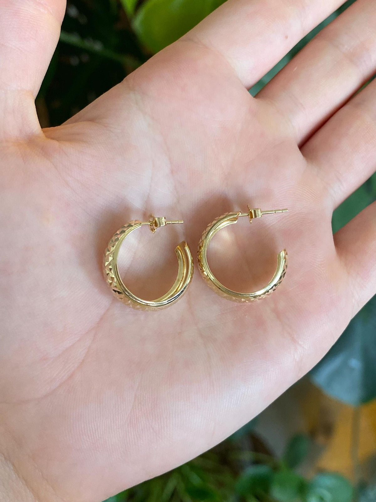 Vintage Solid 14k Yellow Gold Diamond Cut Hoop Stud Earrings