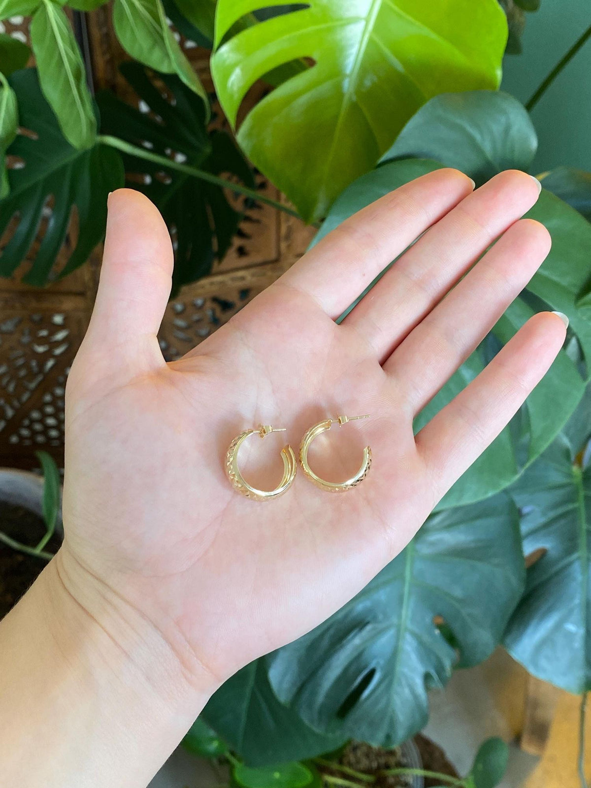 Vintage Solid 14k Yellow Gold Diamond Cut Hoop Stud Earrings