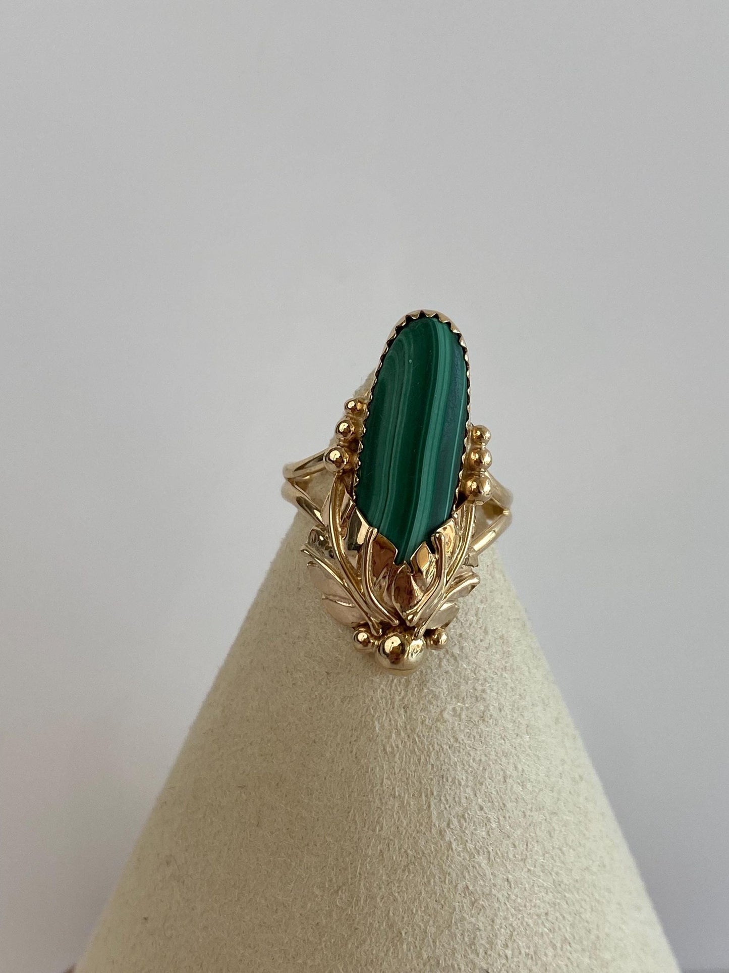 Vintage Solid 14k Yellow Gold Malachite Leaves Ring - Size 6.75