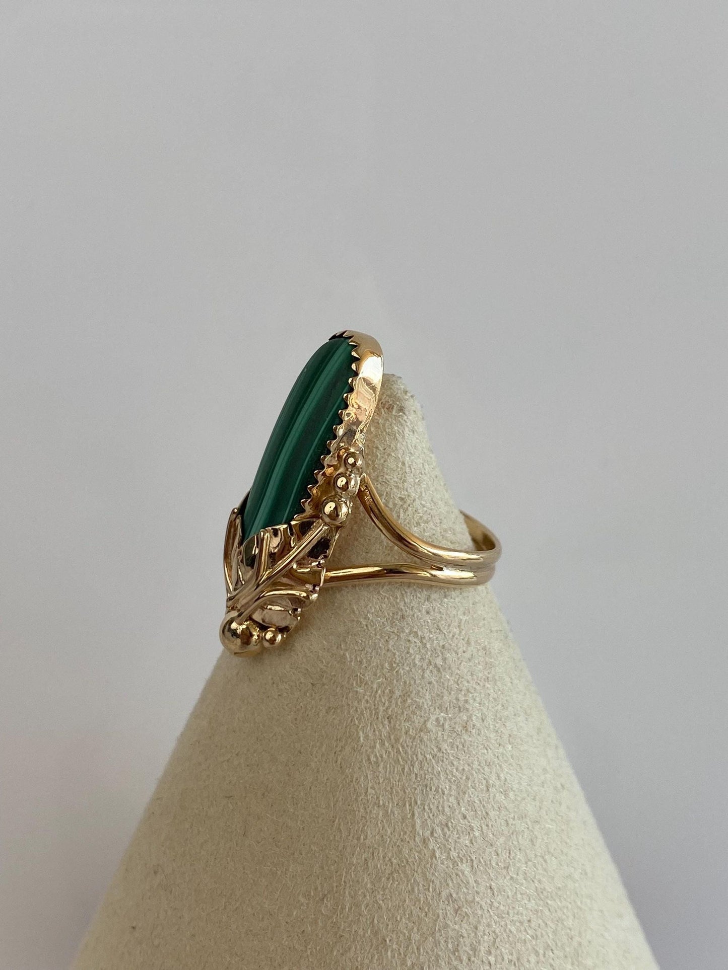 Vintage Solid 14k Yellow Gold Malachite Leaves Ring - Size 6.75