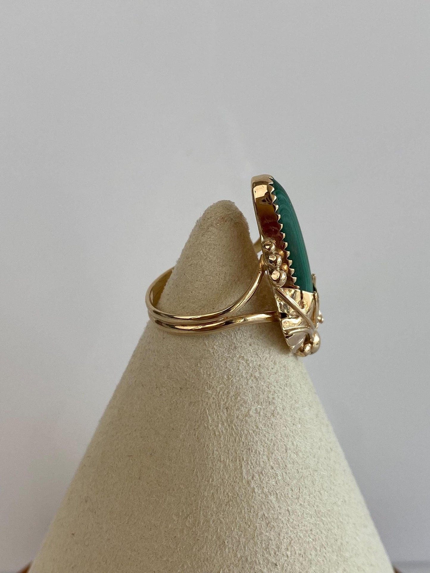 Vintage Solid 14k Yellow Gold Malachite Leaves Ring - Size 6.75