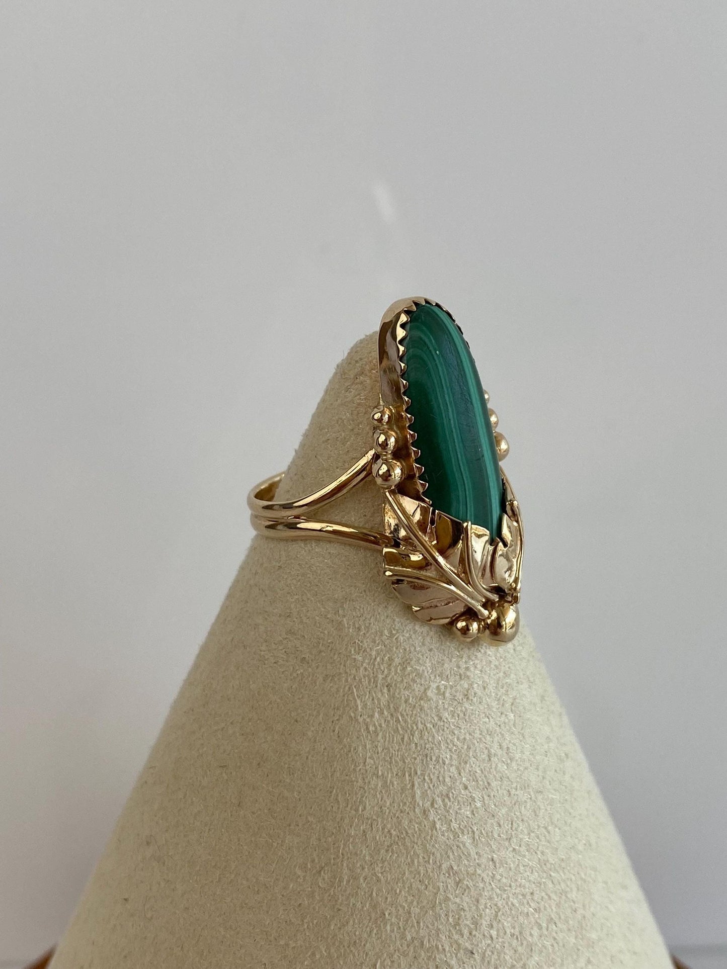 Vintage Solid 14k Yellow Gold Malachite Leaves Ring - Size 6.75