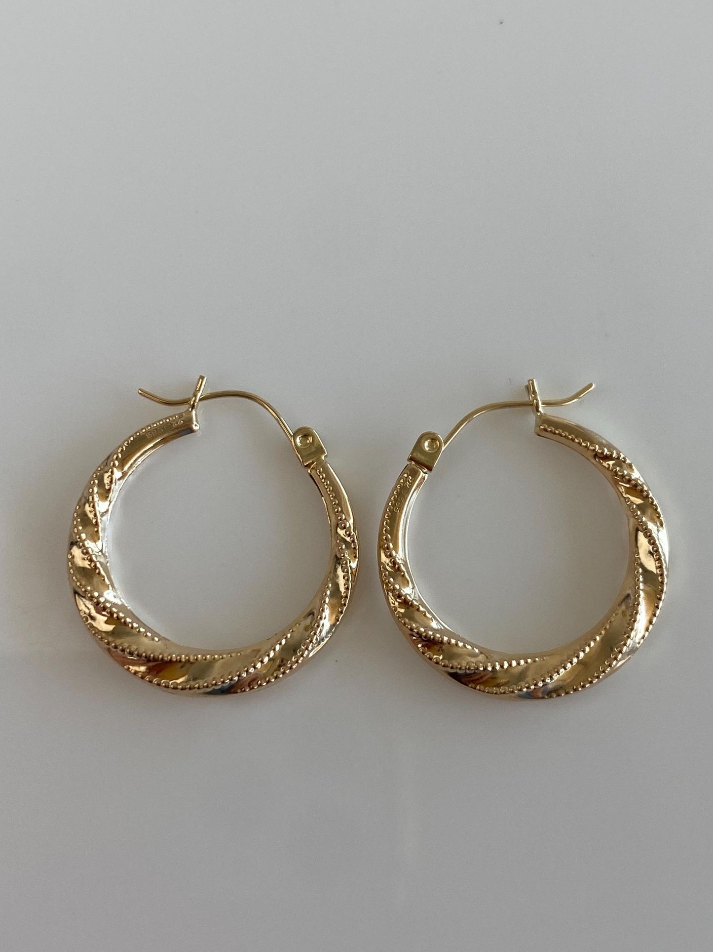 Vintage 14k Yellow Gold Scalloped Milgrain Hoop Earrings