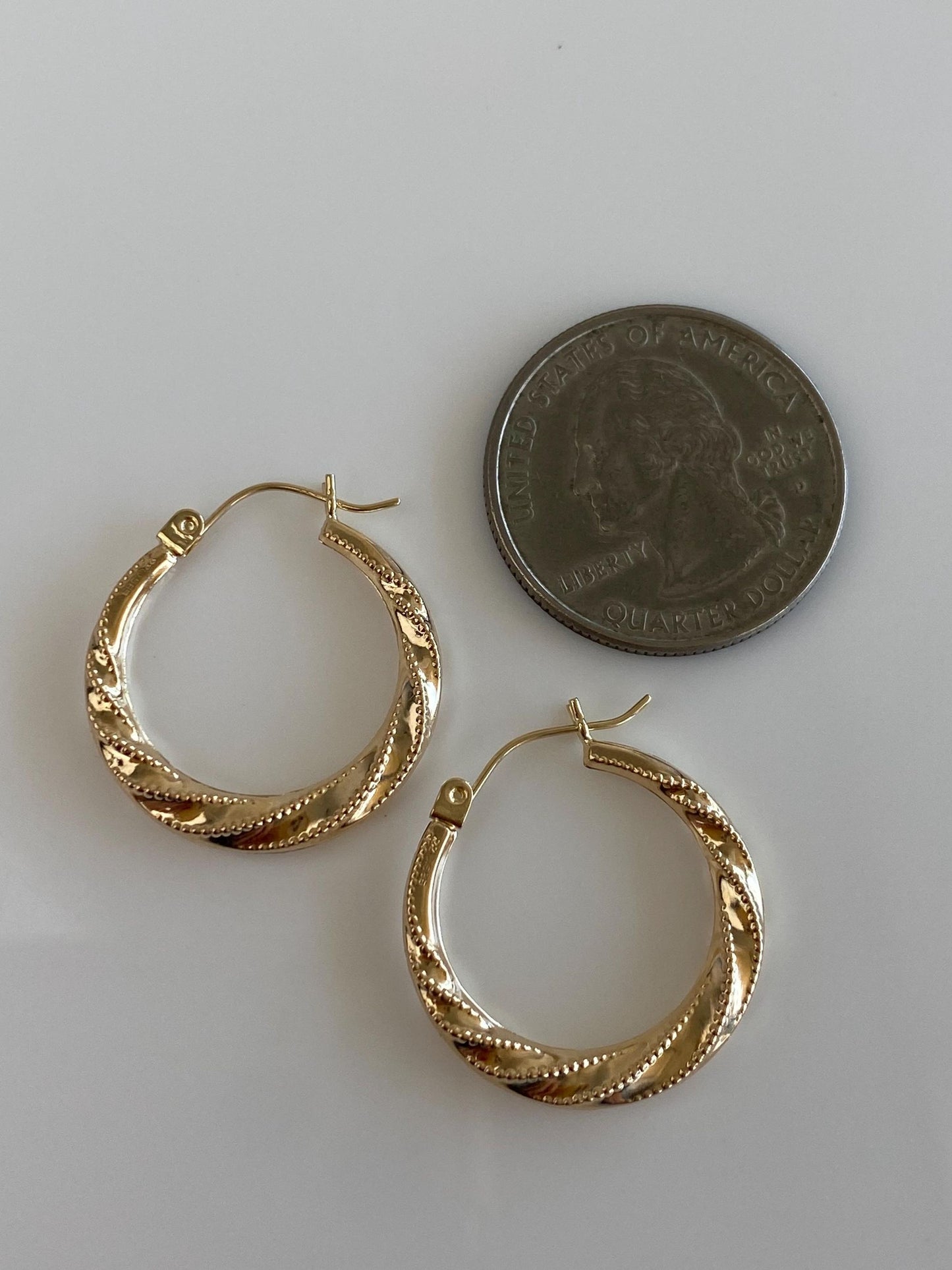 Vintage 14k Yellow Gold Scalloped Milgrain Hoop Earrings