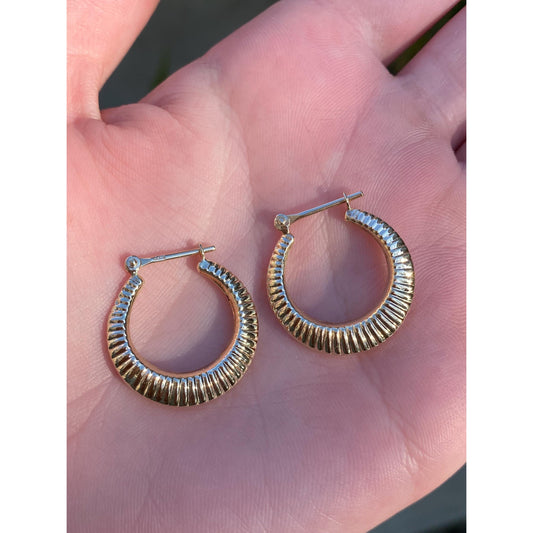 Vintage 14k Yellow Gold Scalloped Lined Hoop Earrings
