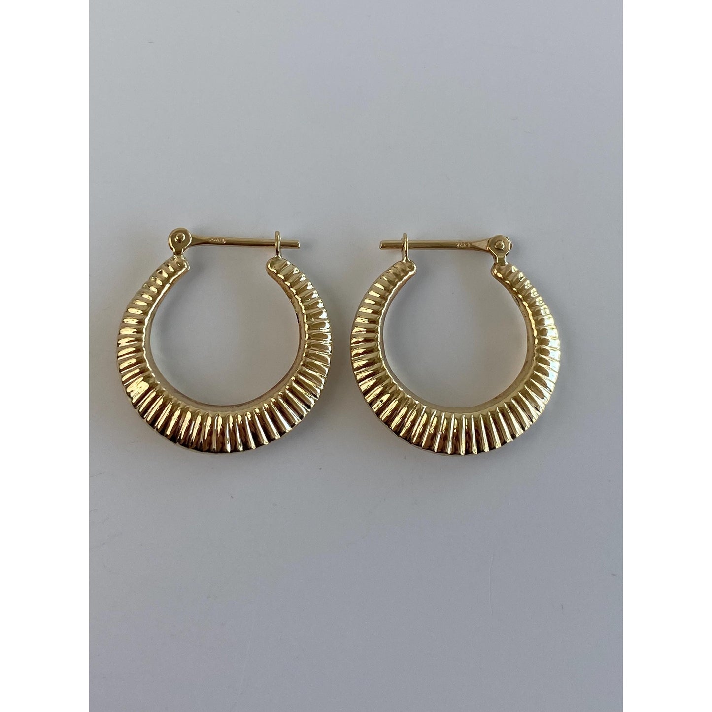 Vintage 14k Yellow Gold Scalloped Lined Hoop Earrings