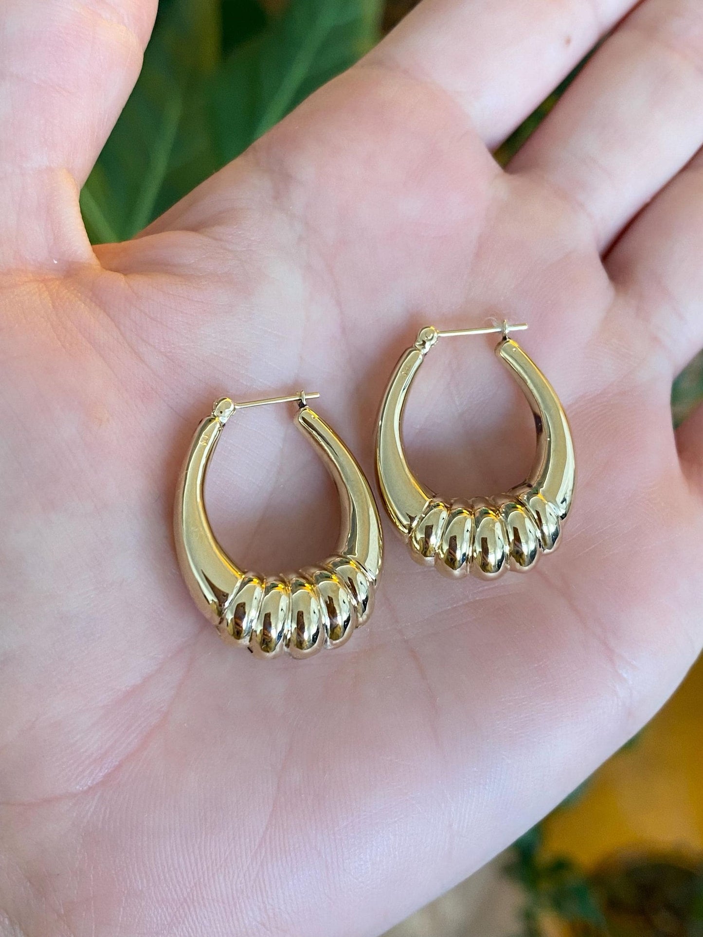 Vintage 14k Yellow Gold Scalloped Bottom Hoop Earrings