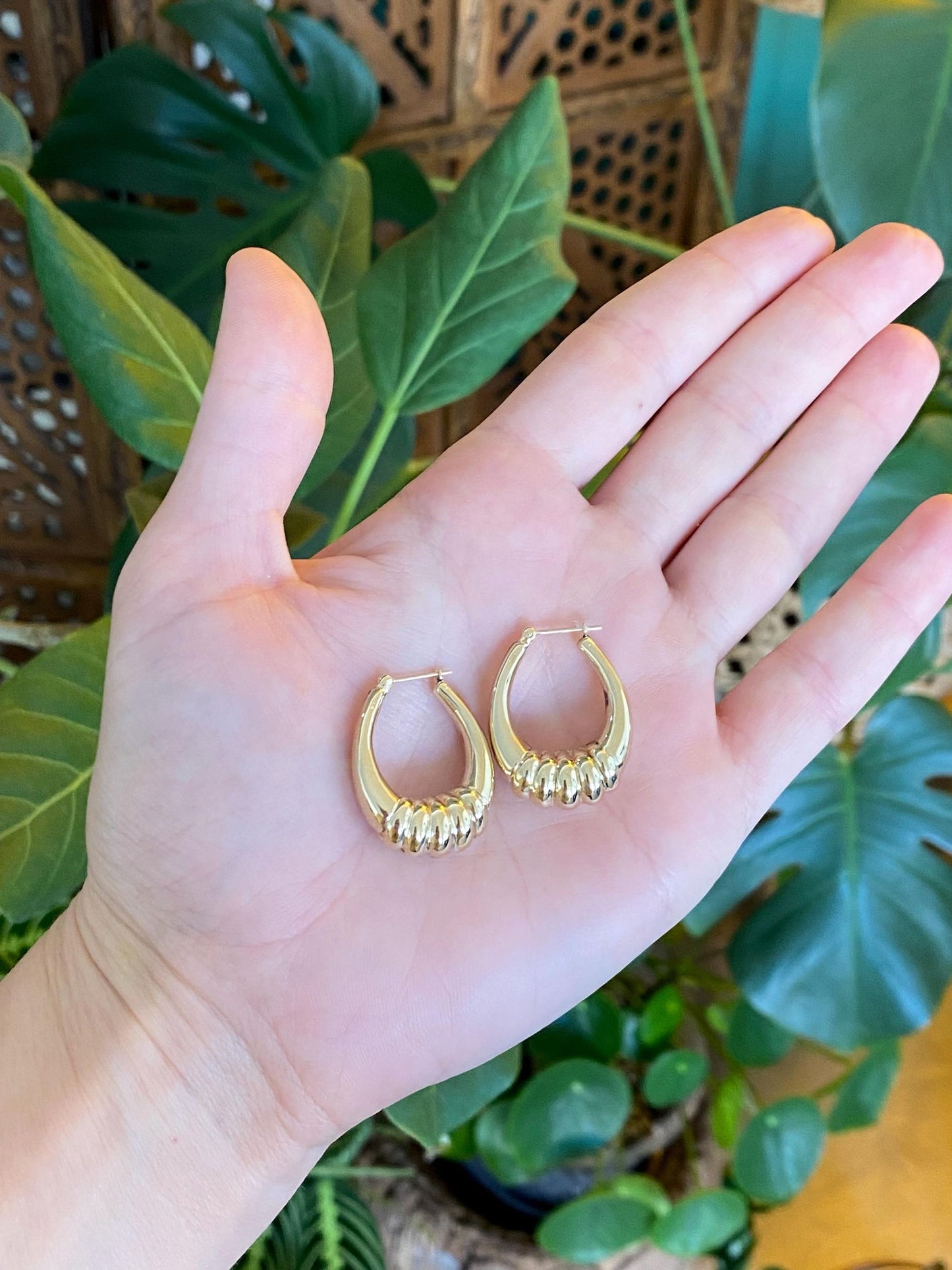 Vintage 14k Yellow Gold Scalloped Bottom Hoop Earrings