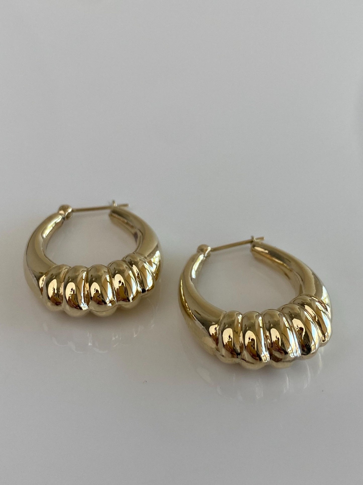 Vintage 14k Yellow Gold Scalloped Bottom Hoop Earrings