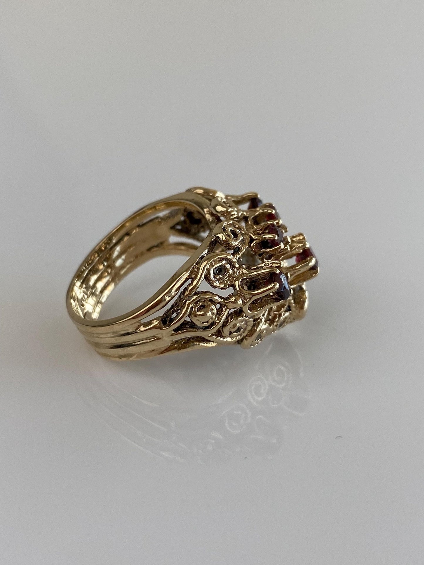 Vintage Solid 14k Yellow Gold Garnet Filigree Ring - Size 6.5