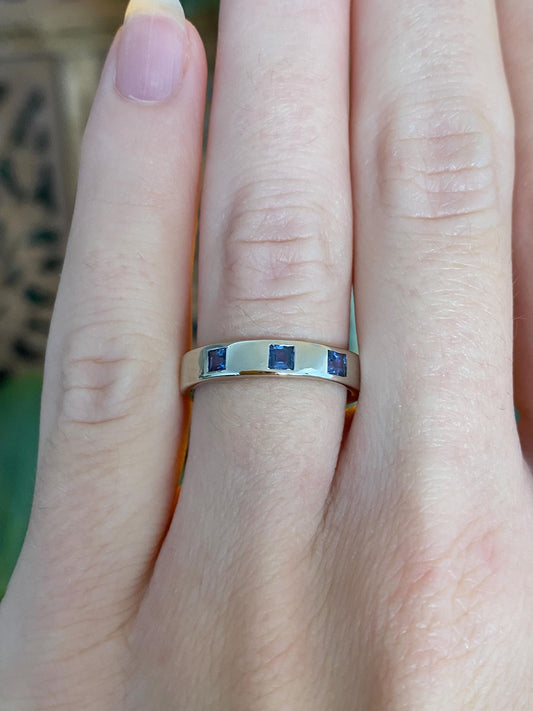 Vintage Solid 14k White Gold Blue Sapphire Square Edge Ring Band - Size 5.25