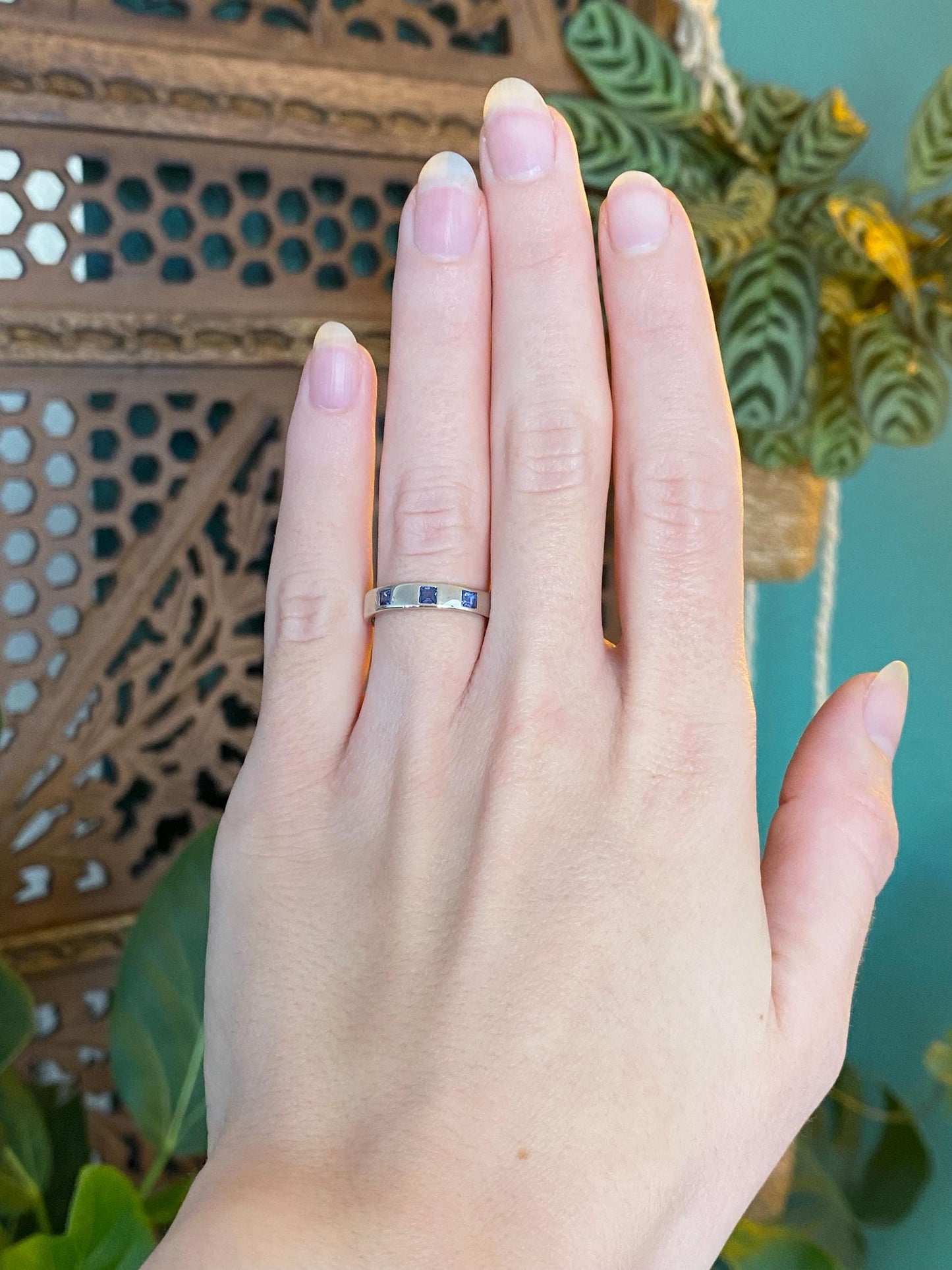 Vintage Solid 14k White Gold Blue Sapphire Square Edge Ring Band - Size 5.25