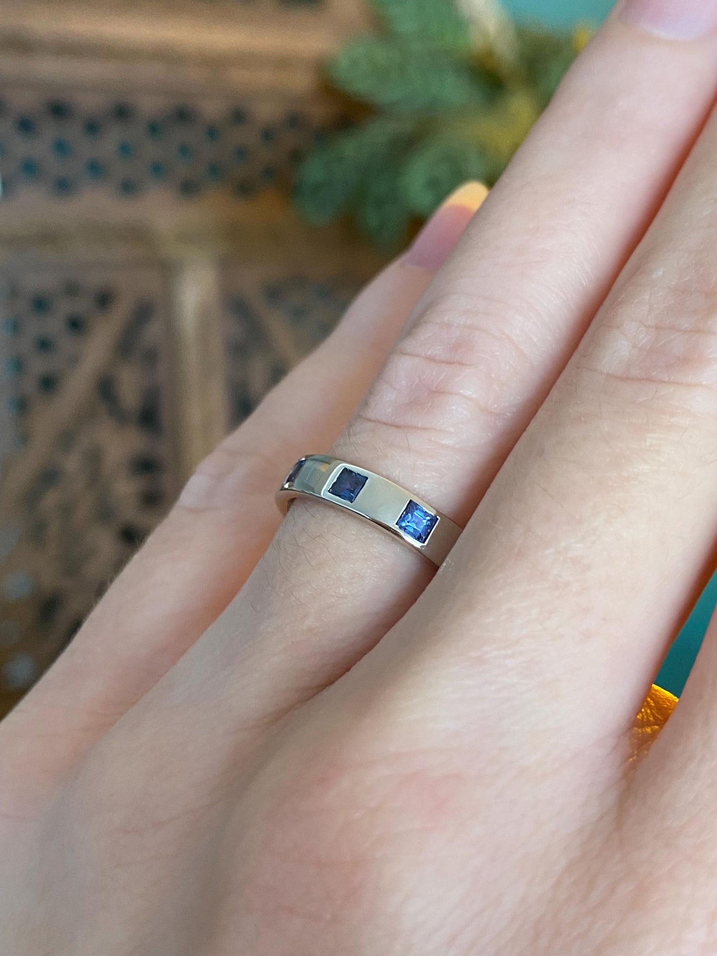 Vintage Solid 14k White Gold Blue Sapphire Square Edge Ring Band - Size 5.25