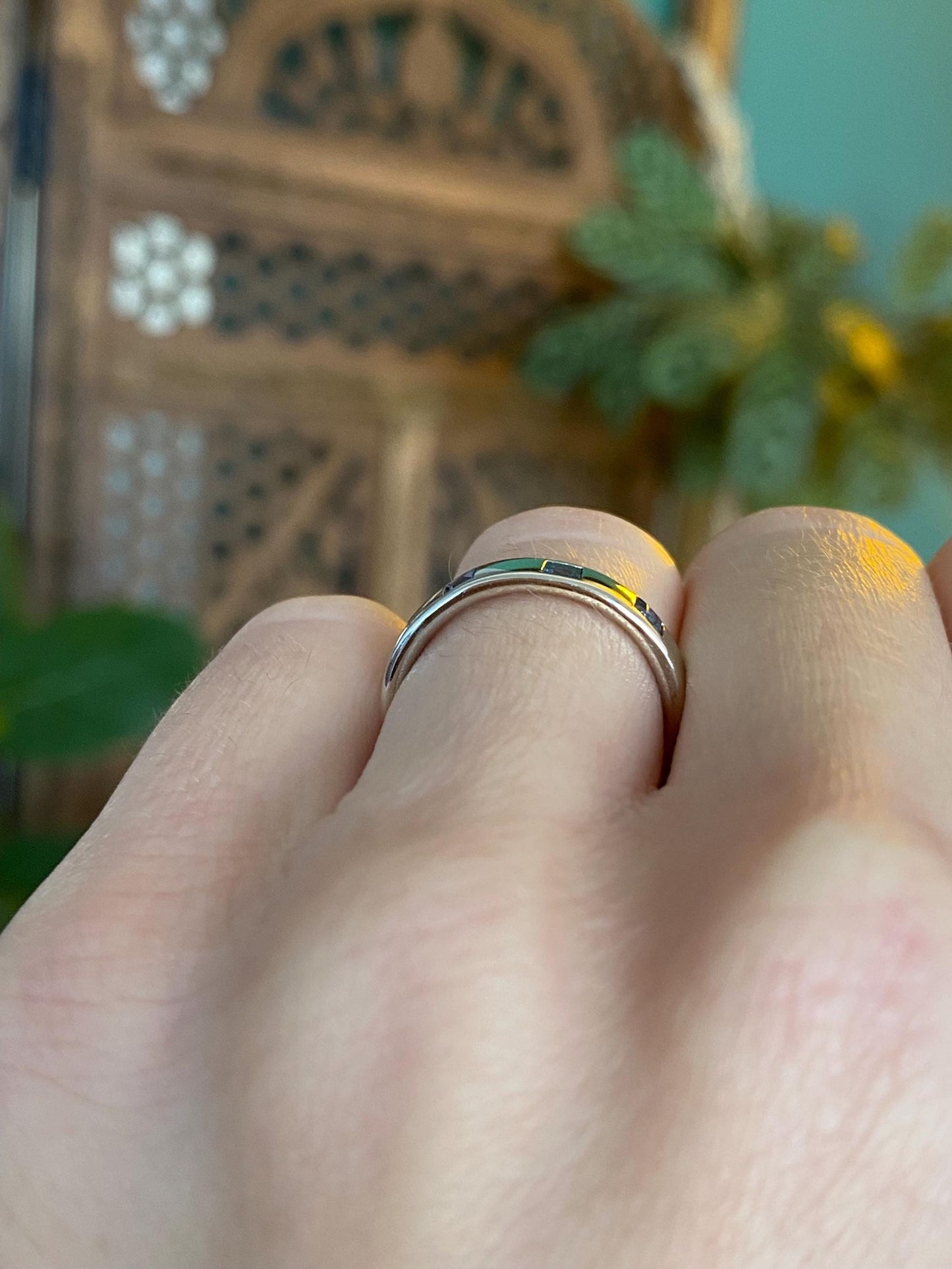 Vintage Solid 14k White Gold Blue Sapphire Square Edge Ring Band - Size 5.25