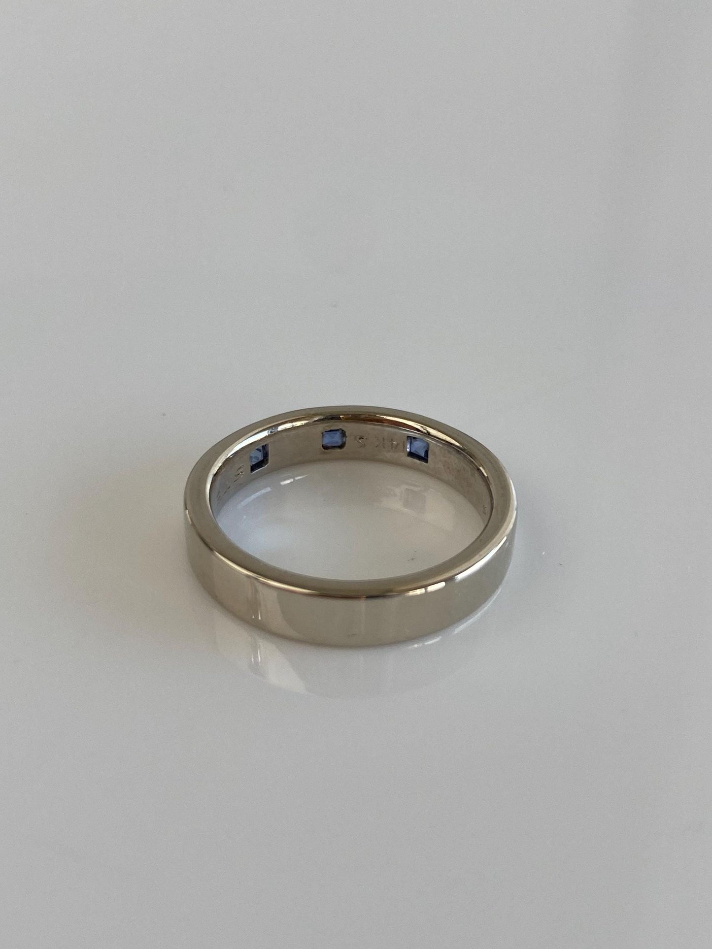 Vintage Solid 14k White Gold Blue Sapphire Square Edge Ring Band - Size 5.25