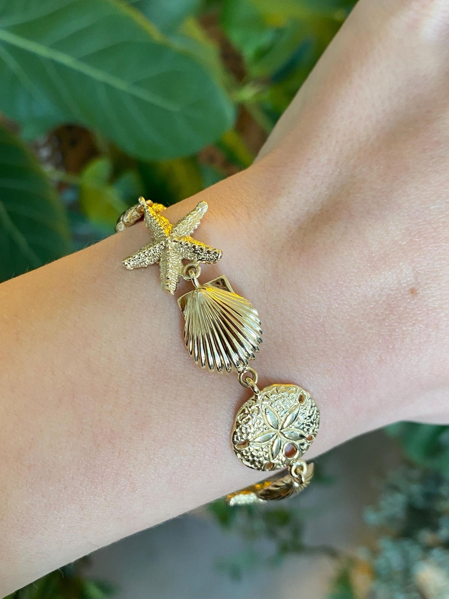 Vintage Solid 14k Yellow Gold Seashell Link Bracelet - 7 inches