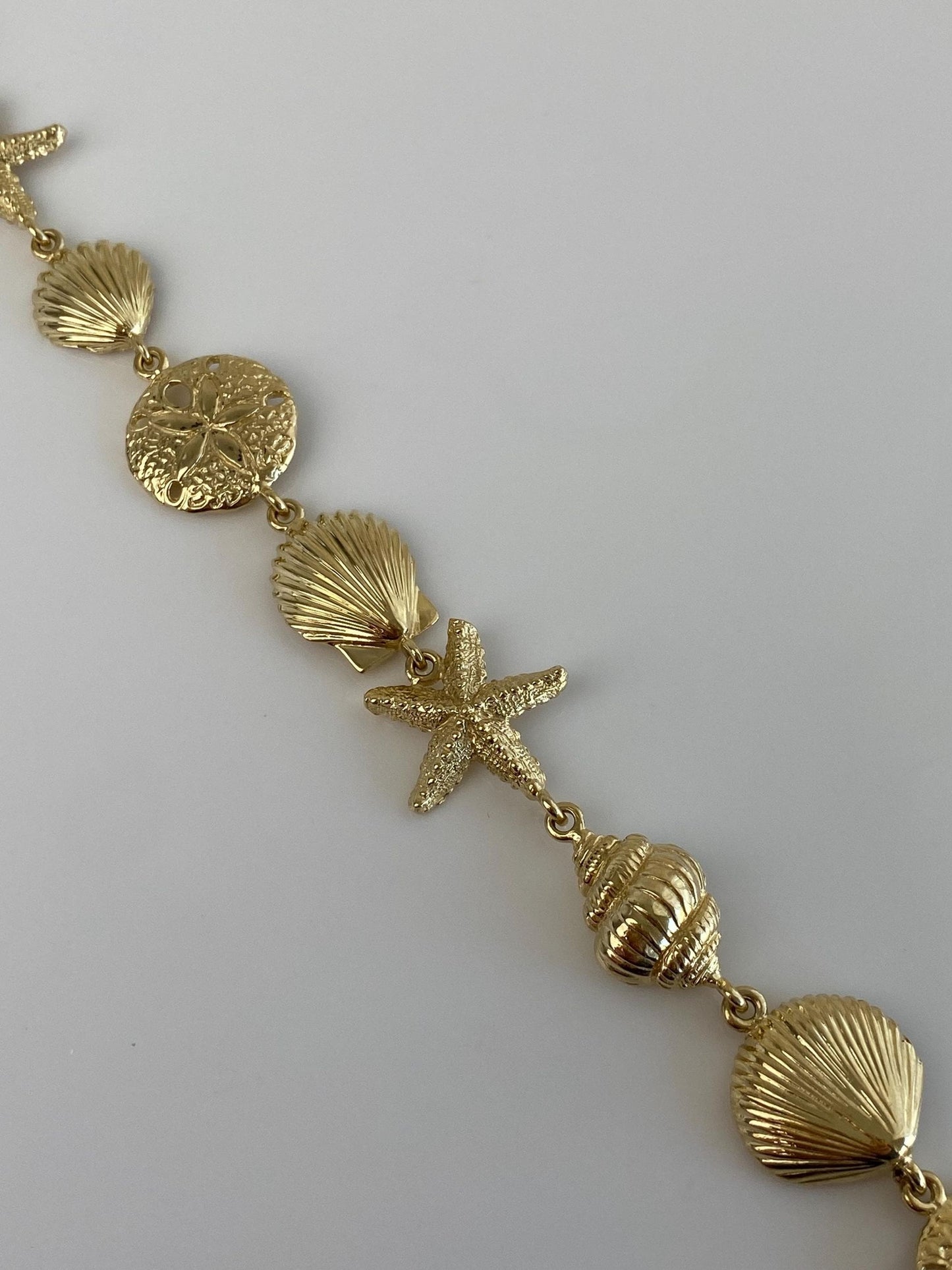 Vintage Solid 14k Yellow Gold Seashell Link Bracelet - 7 inches