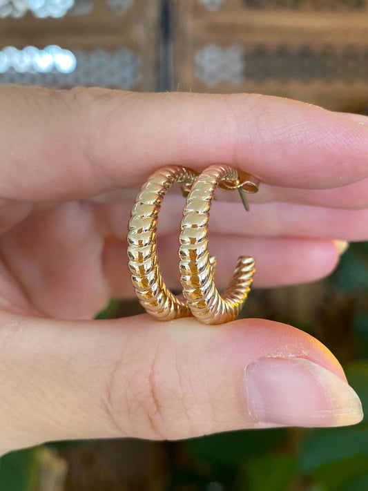 Vintage 14k Yellow Gold Tapered Twist Hoop Earrings