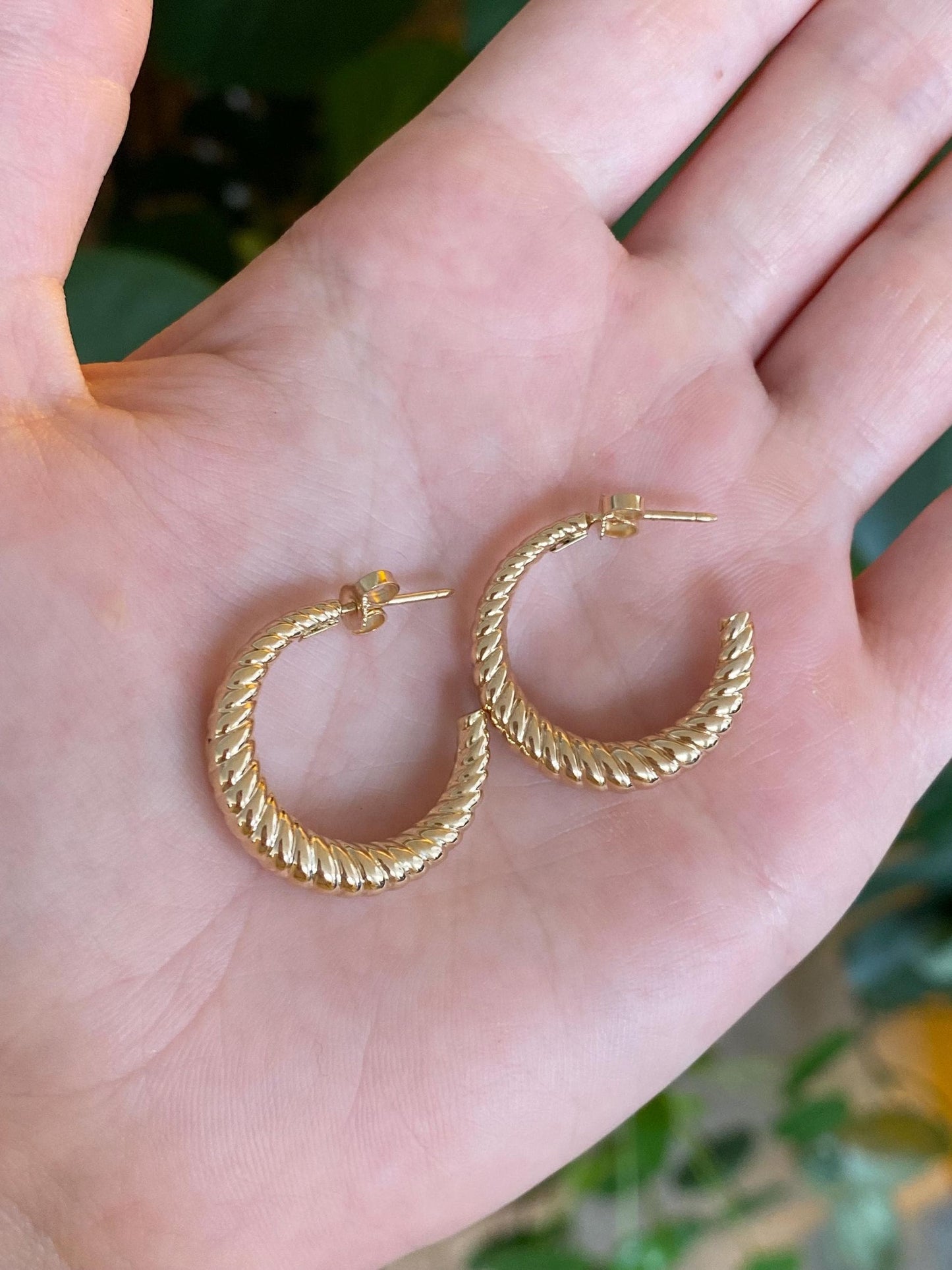Vintage 14k Yellow Gold Tapered Twist Hoop Earrings