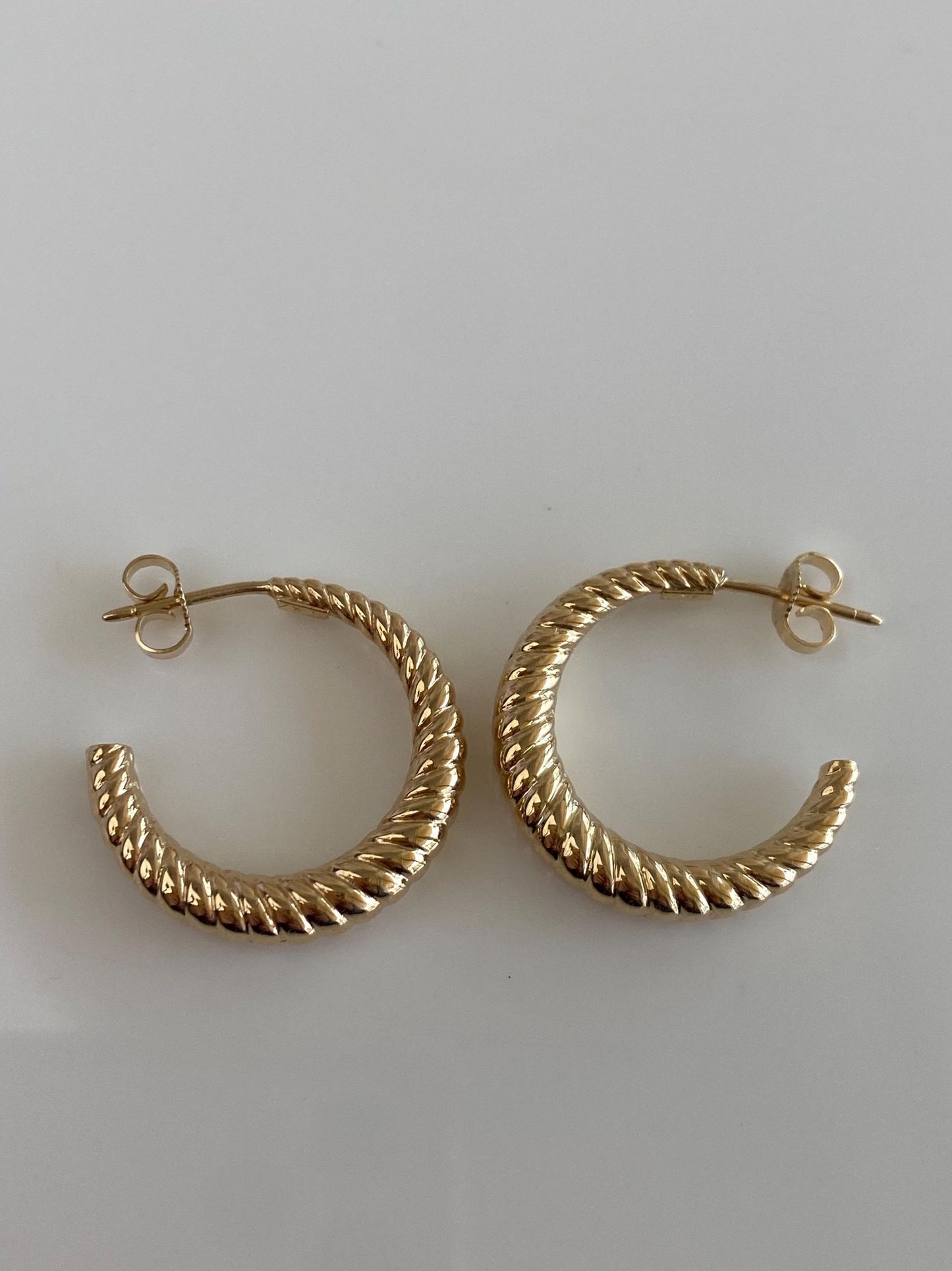 Vintage 14k Yellow Gold Tapered Twist Hoop Earrings
