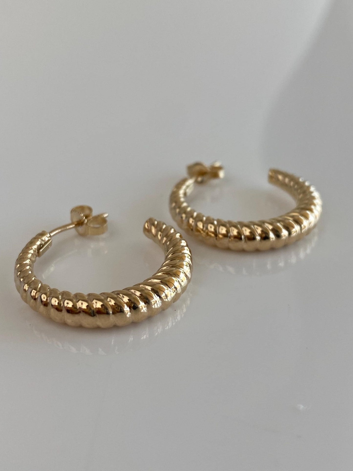 Vintage 14k Yellow Gold Tapered Twist Hoop Earrings