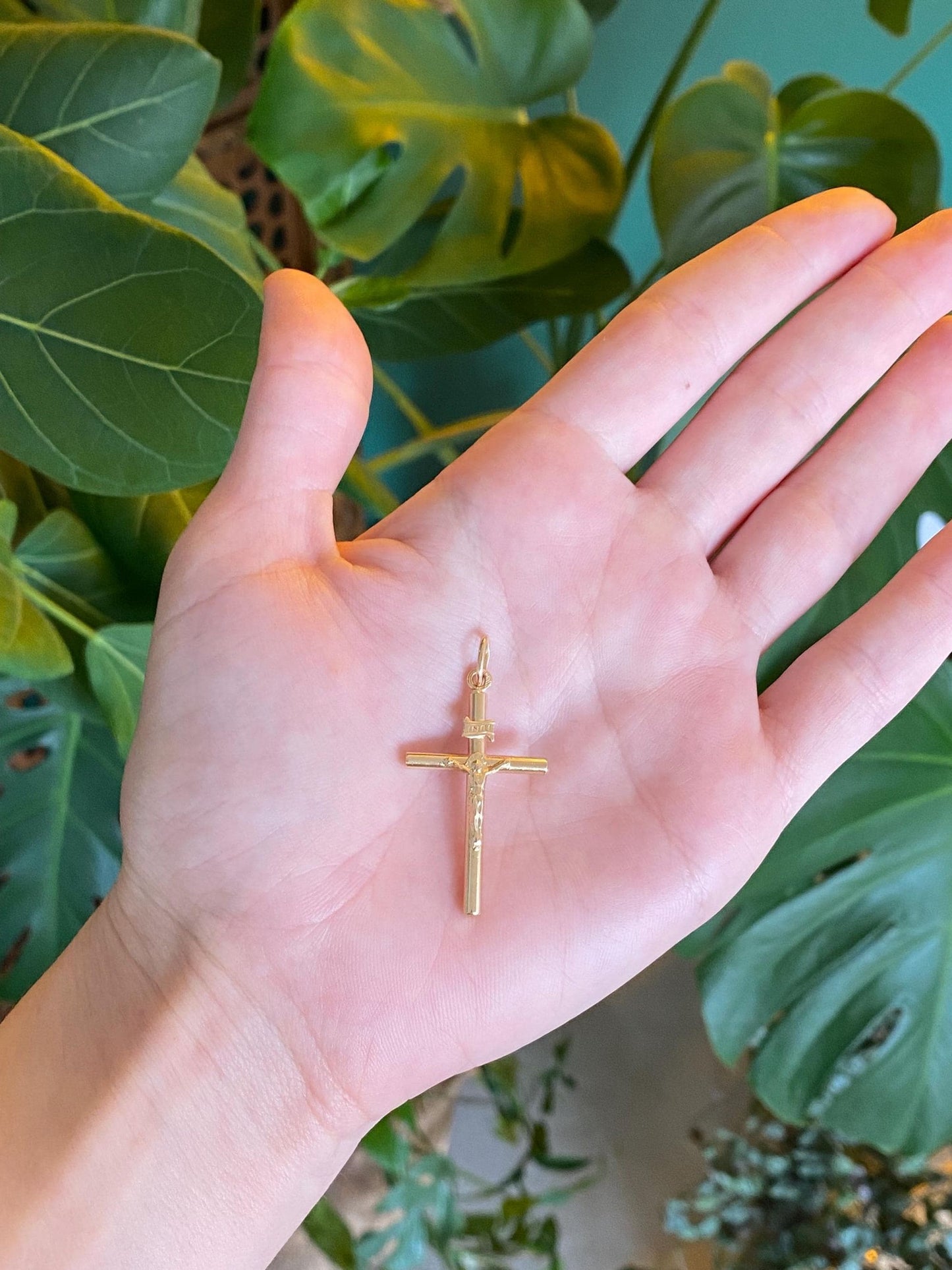 Vintage 18k Yellow Gold Crucifix Charm
