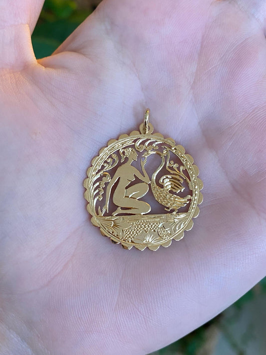 Vintage Solid 18k Yellow Gold Open Work Woman & Swan Charm