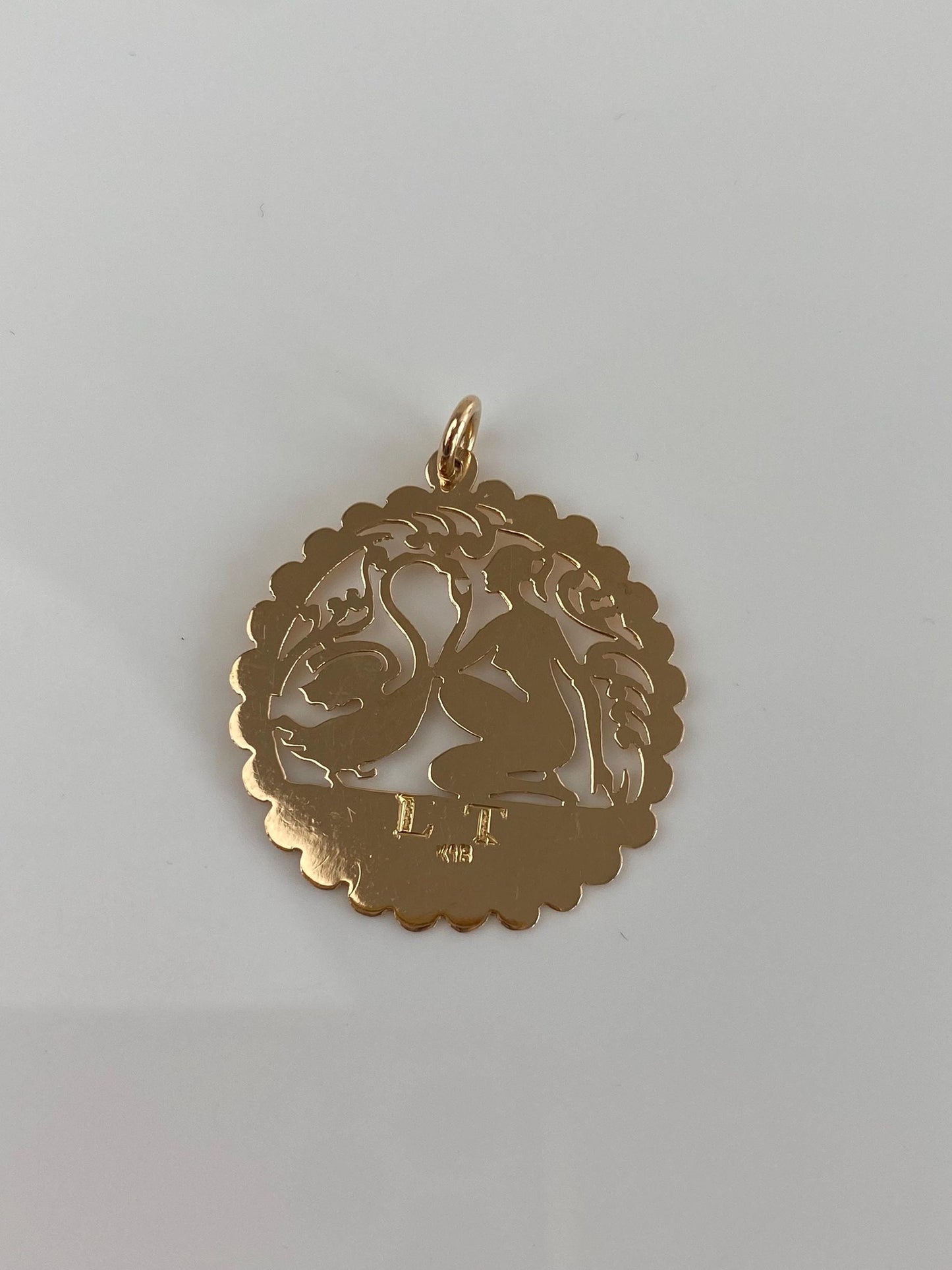 Vintage Solid 18k Yellow Gold Open Work Woman & Swan Charm