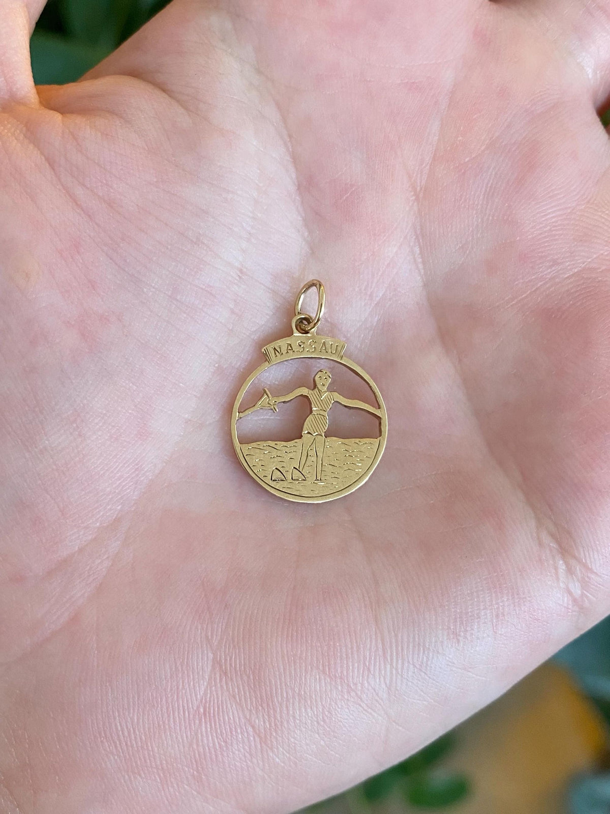 Vintage Solid 9k Yellow Gold Nassau Bahamas Charm