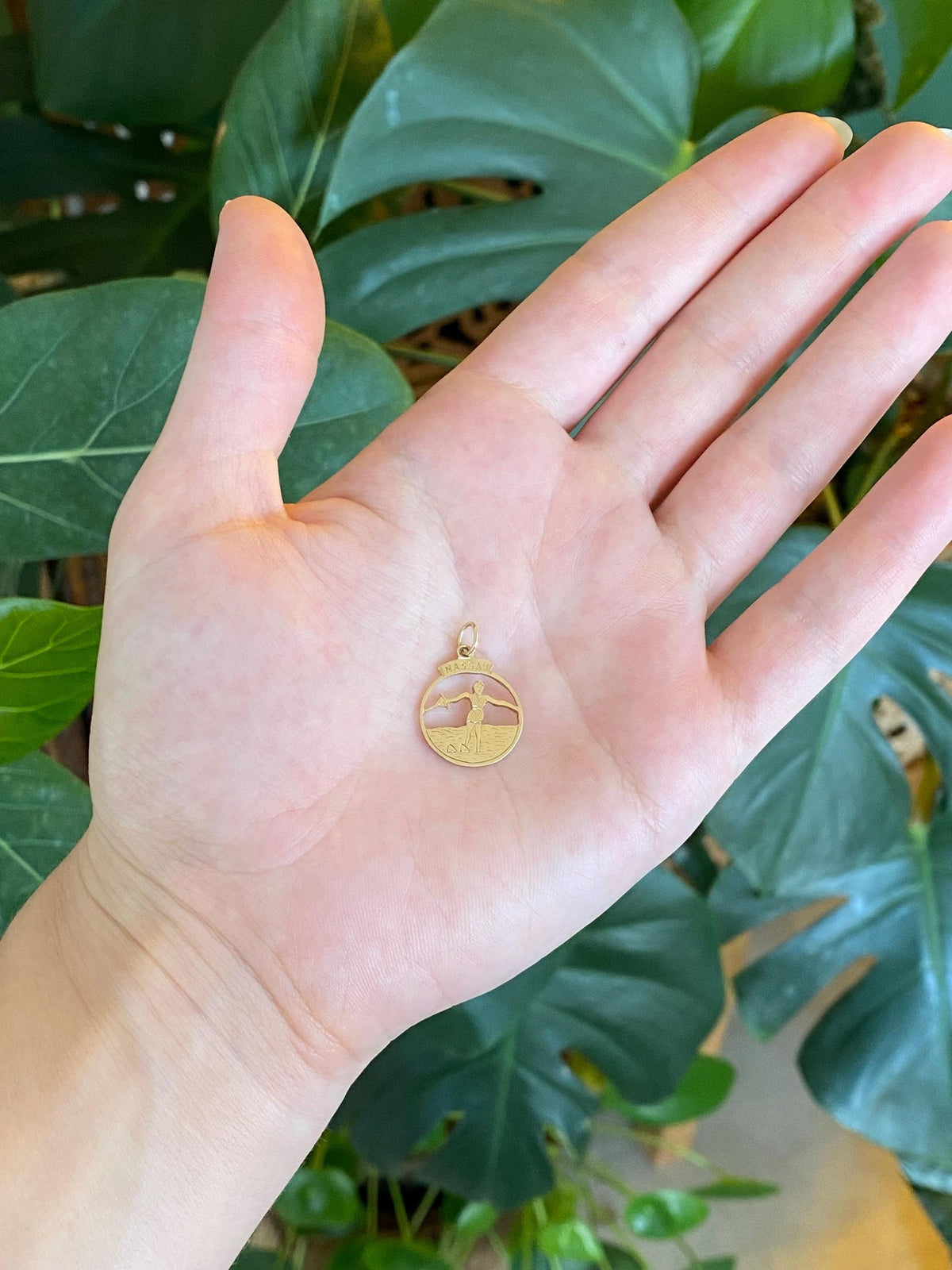 Vintage Solid 9k Yellow Gold Nassau Bahamas Charm