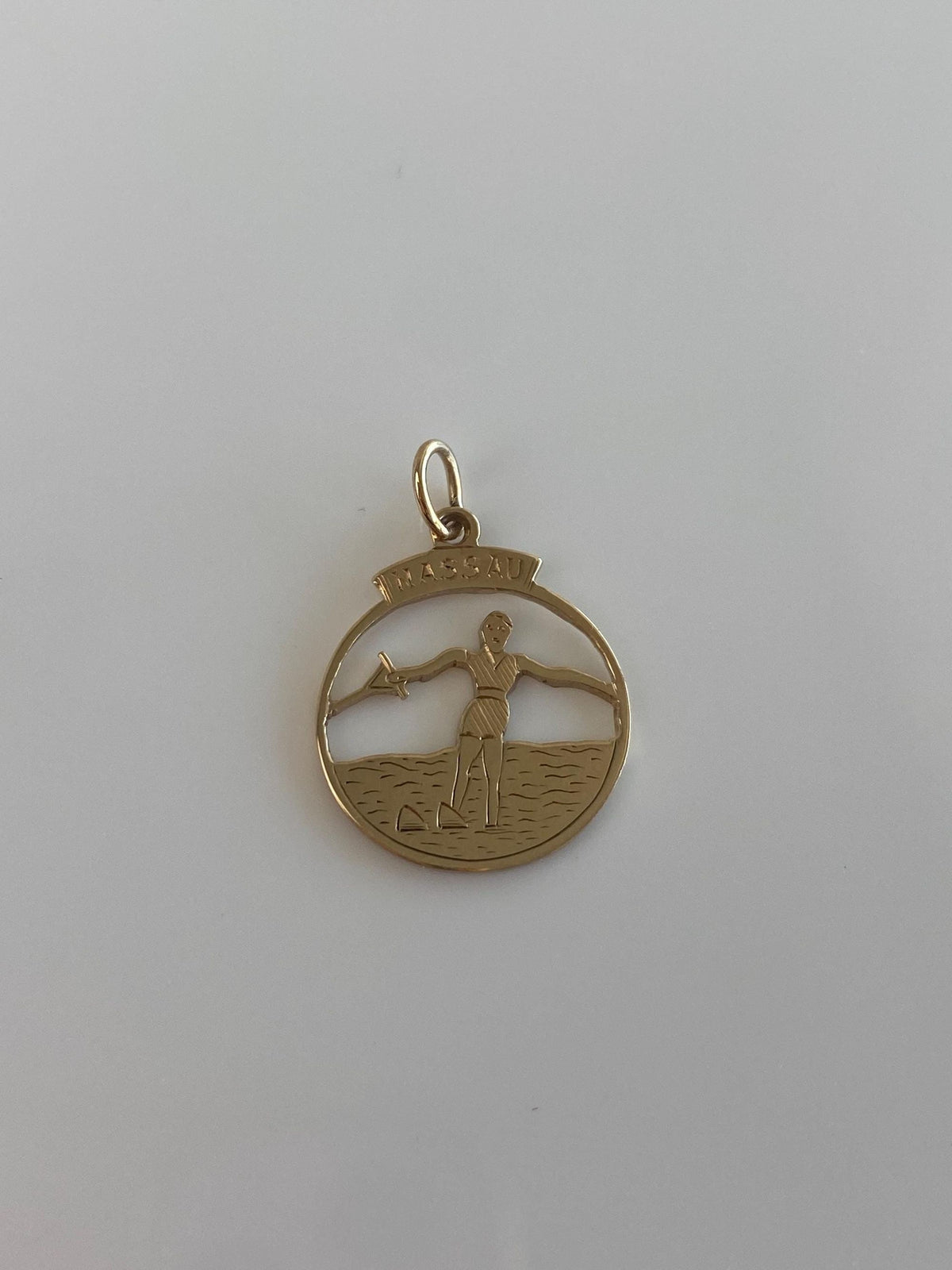 Vintage Solid 9k Yellow Gold Nassau Bahamas Charm