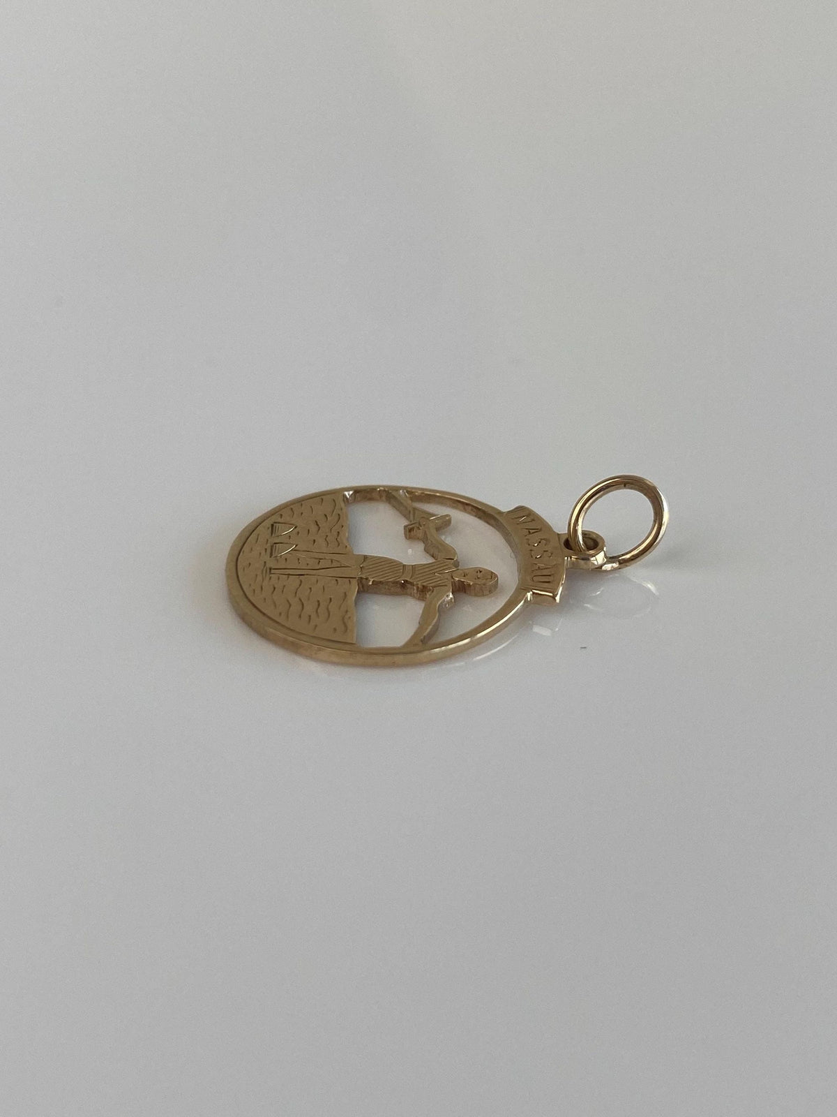 Vintage Solid 9k Yellow Gold Nassau Bahamas Charm