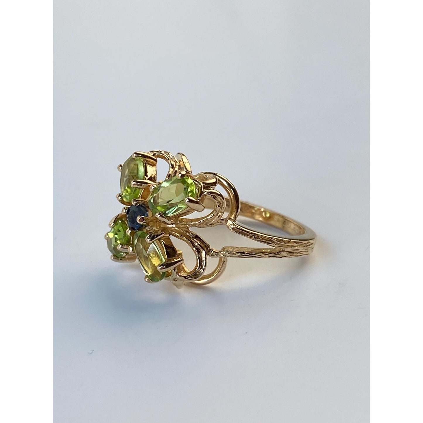 Solid 14k Yellow Gold Blue Sapphire Peridot Flower Ring - Size 6