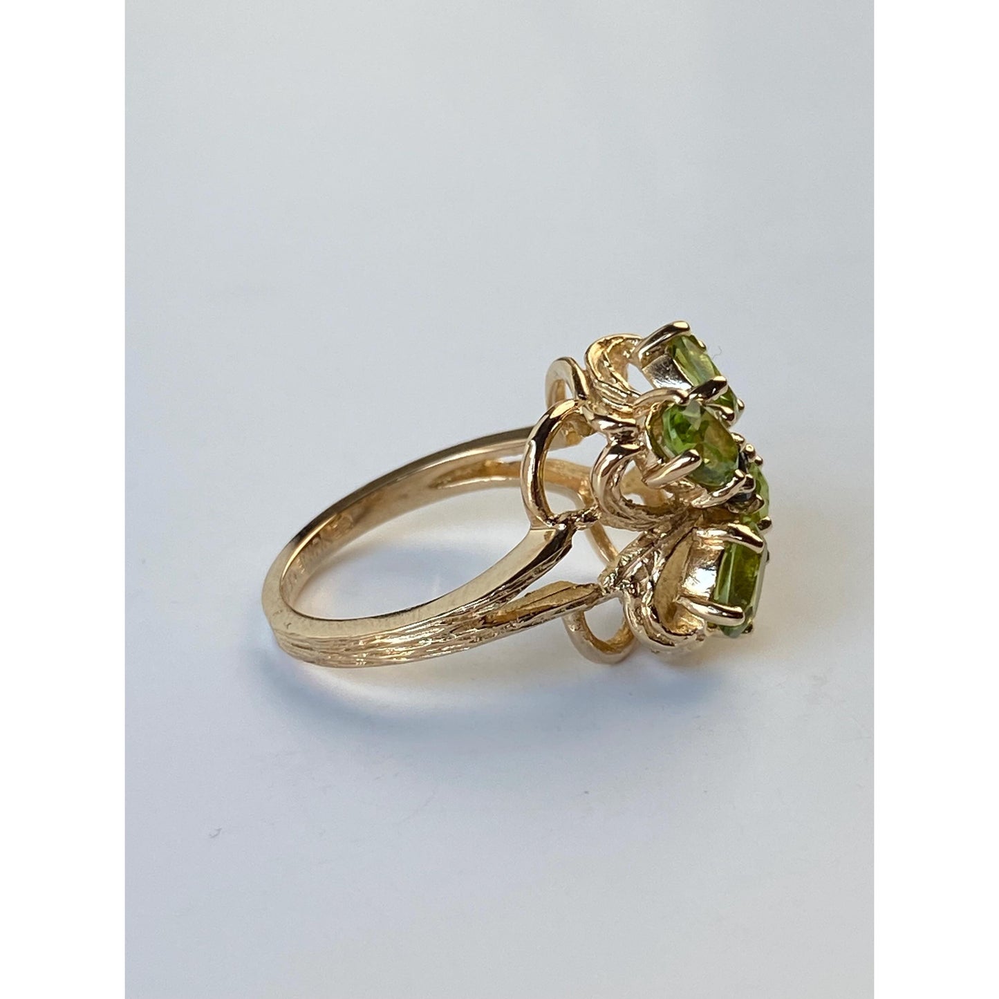 Solid 14k Yellow Gold Blue Sapphire Peridot Flower Ring - Size 6