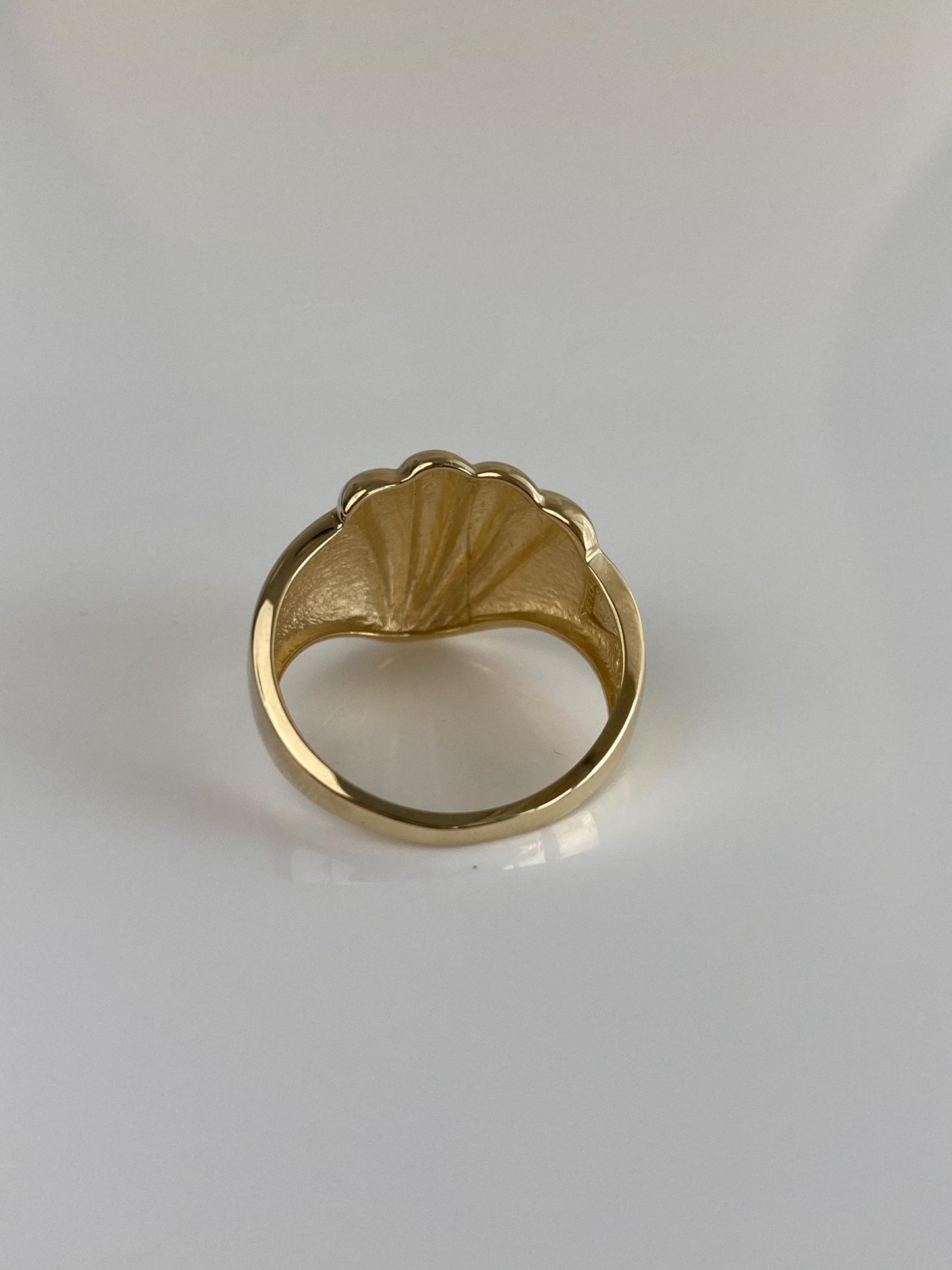 Vintage Solid 14k Yellow Gold Diamond Cut Scalloped Ring - Size 6.75