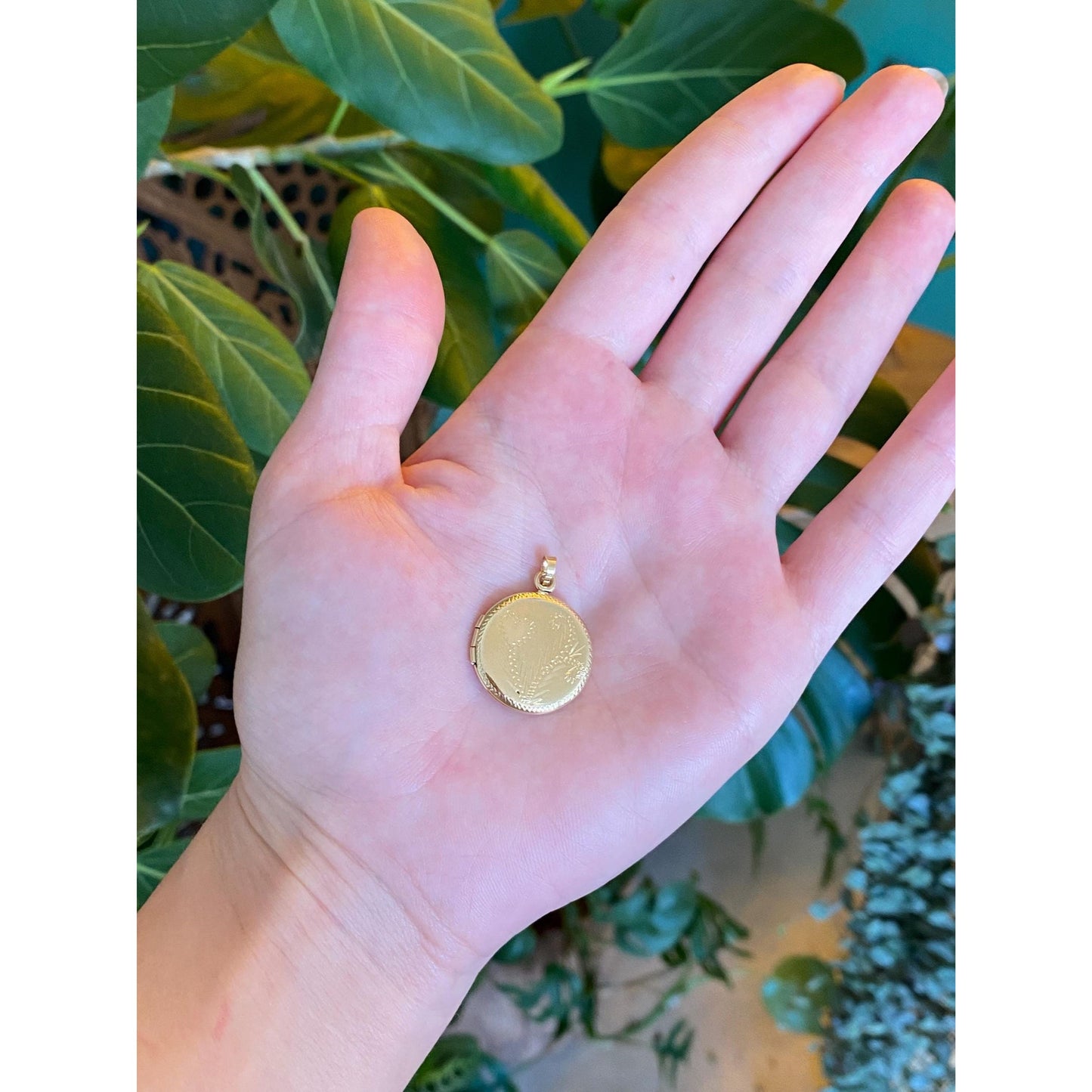 Vintage Solid 14k Yellow Gold Diamond Cut Floral Heart Design Locket Charm