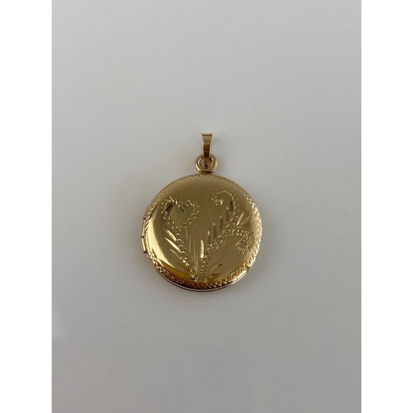 Vintage Solid 14k Yellow Gold Diamond Cut Floral Heart Design Locket Charm