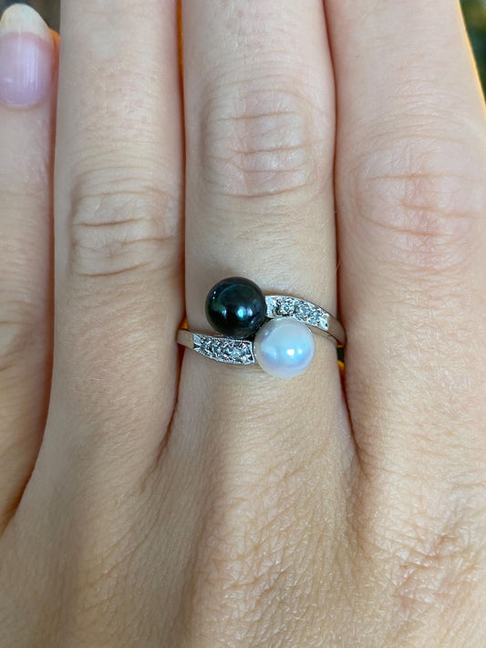Vintage Solid 10k White Gold Diamonds White & Peacock Pearl Ring - Size 7