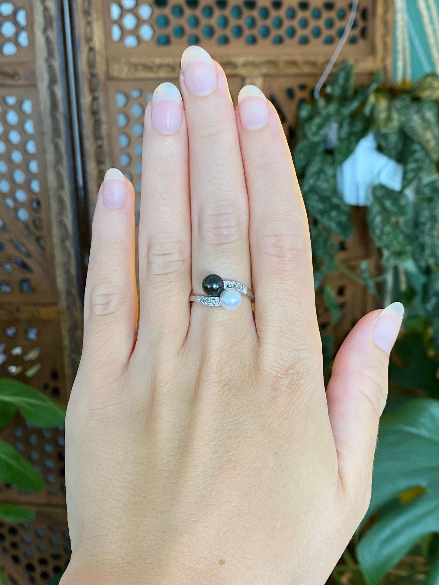 Vintage Solid 10k White Gold Diamonds White & Peacock Pearl Ring - Size 7