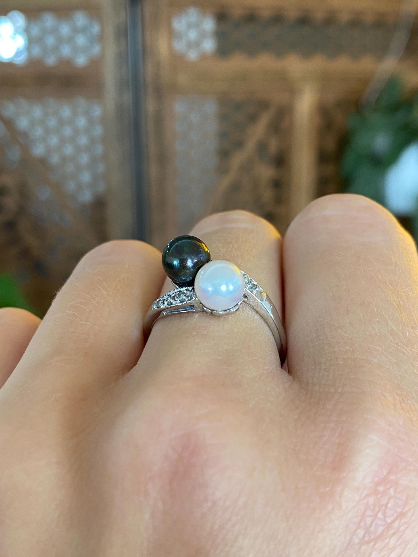 Vintage Solid 10k White Gold Diamonds White & Peacock Pearl Ring - Size 7
