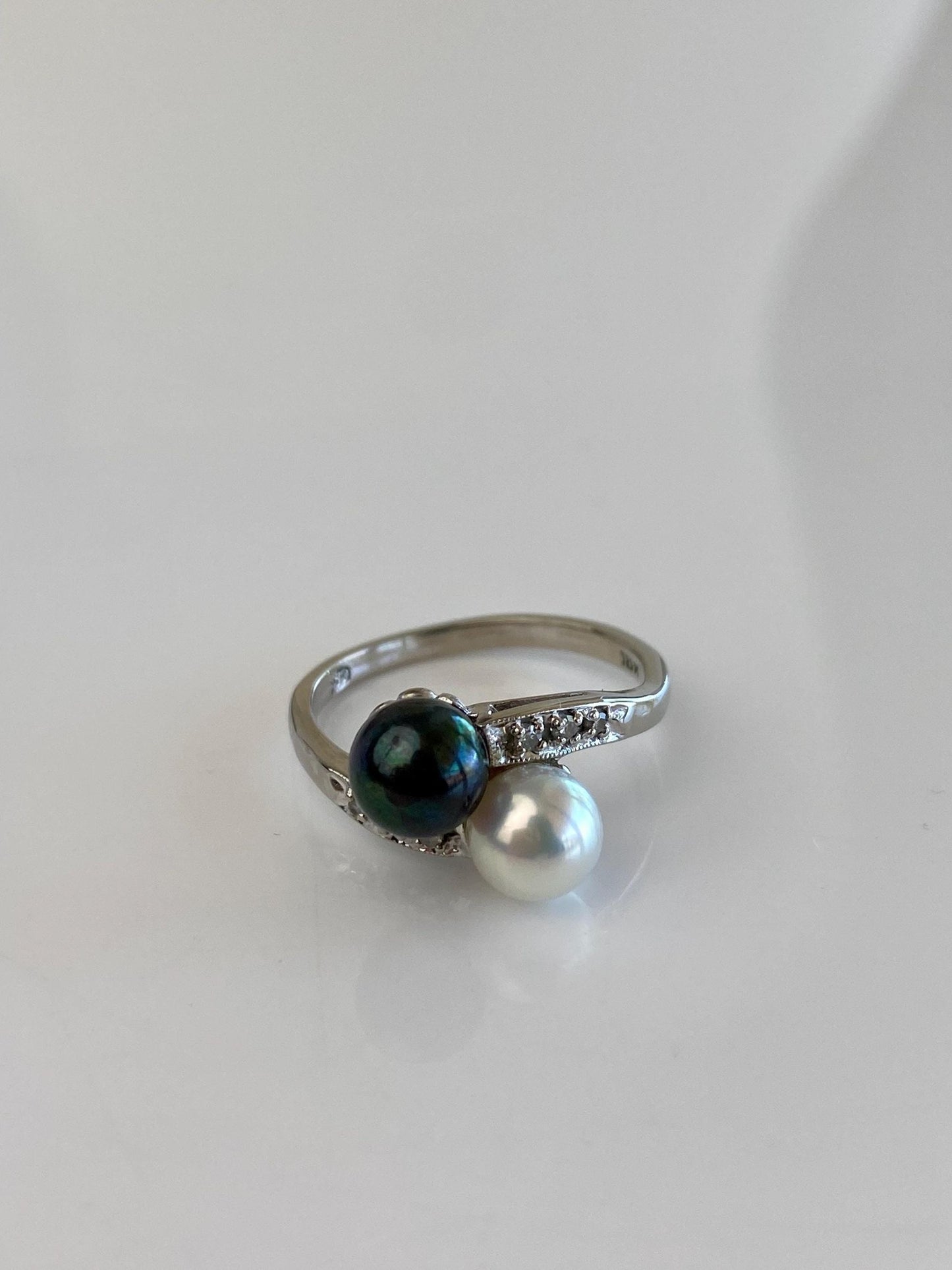 Vintage Solid 10k White Gold Diamonds White & Peacock Pearl Ring - Size 7