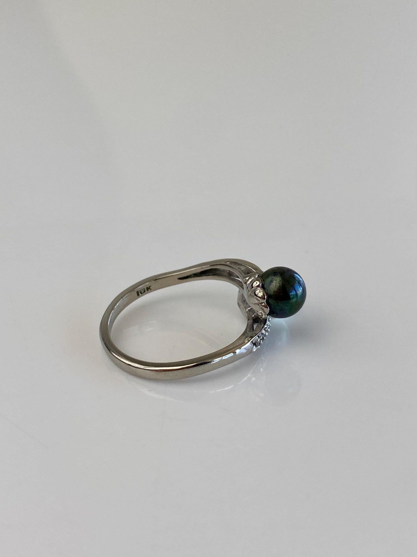 Vintage Solid 10k White Gold Diamonds White & Peacock Pearl Ring - Size 7